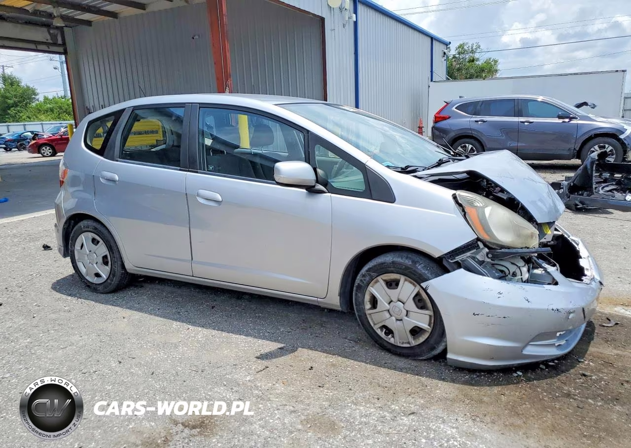 2013 Honda Fit VIN:JHMGE8H35DC080895 - 4