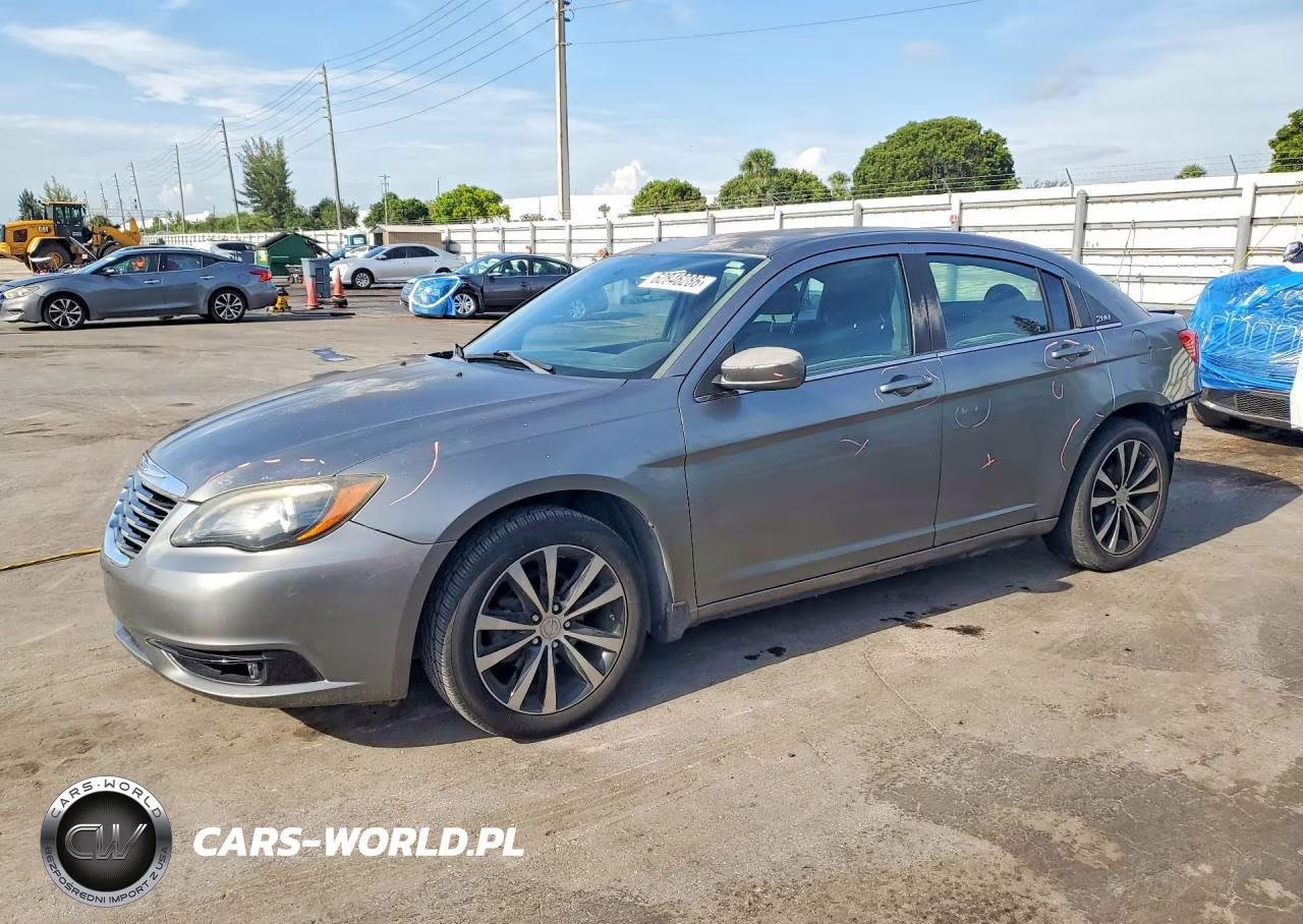 2013 Chrysler 200 Touring – zdjęcie 1 z 12