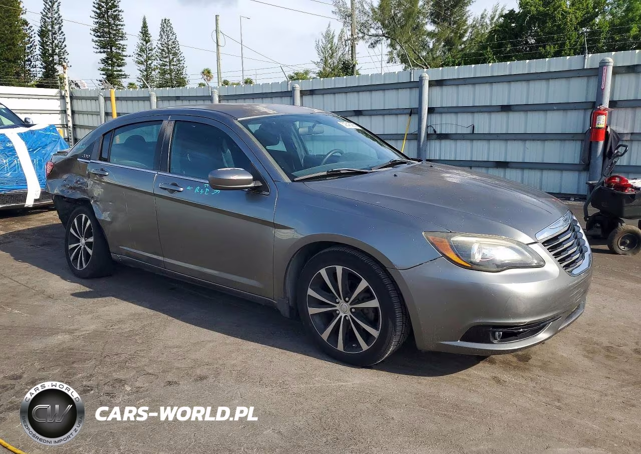 2013 Chrysler 200 Touring VIN:1C3CCBBB0DN629270 - 4