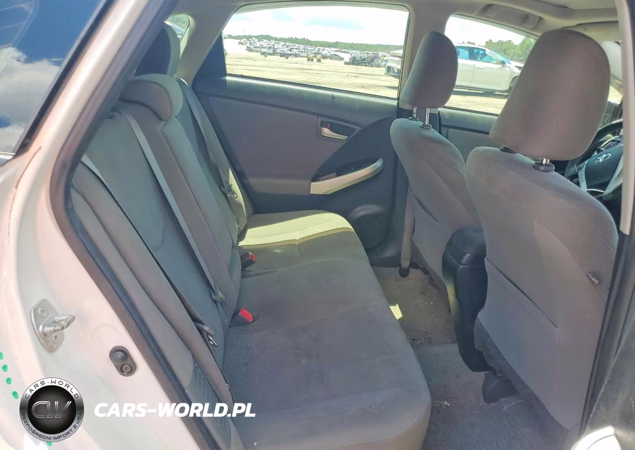 2014 Toyota Prius Three VIN:JTDKN3DU8E0378230 - 10