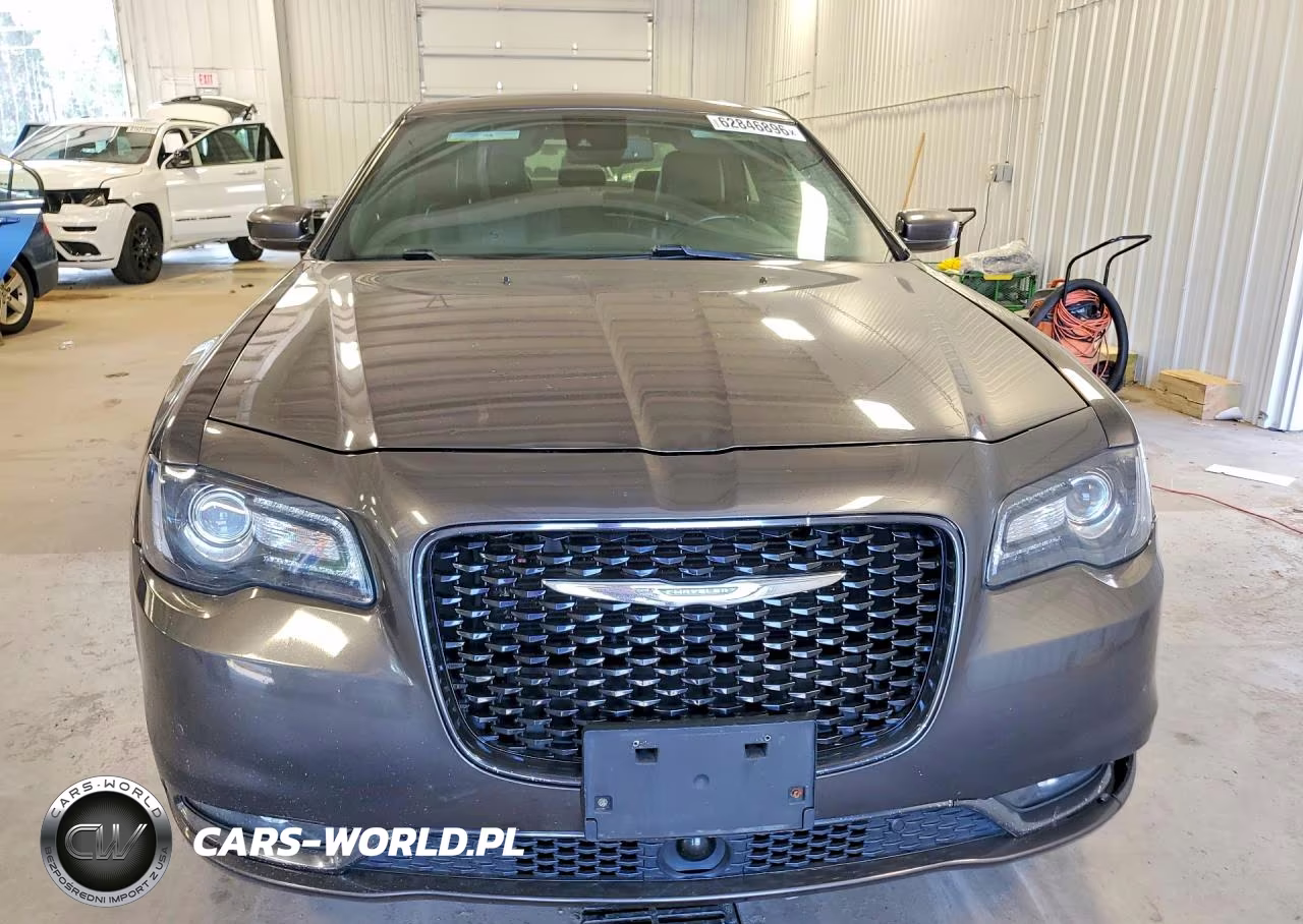 2018 Chrysler 300 S VIN:2C3CCAGG3JH300534 - 5