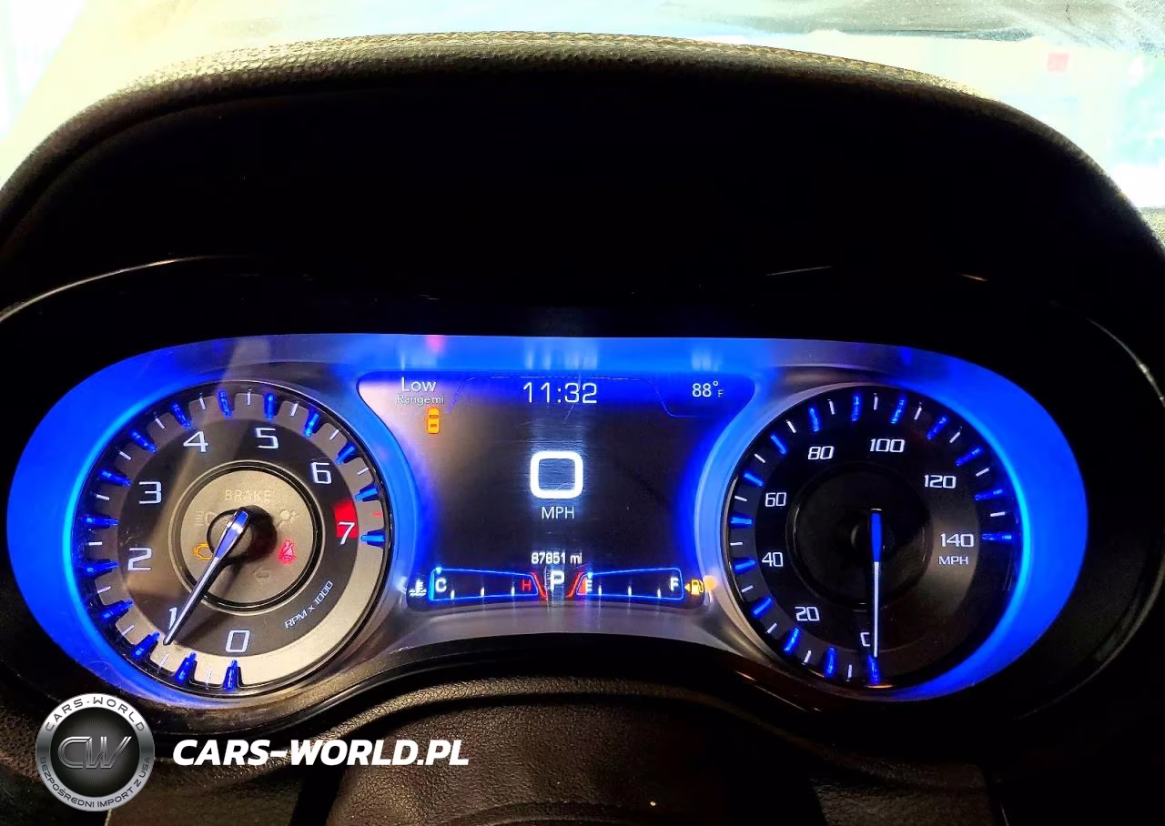 2018 Chrysler 300 S VIN:2C3CCAGG3JH300534 - 9