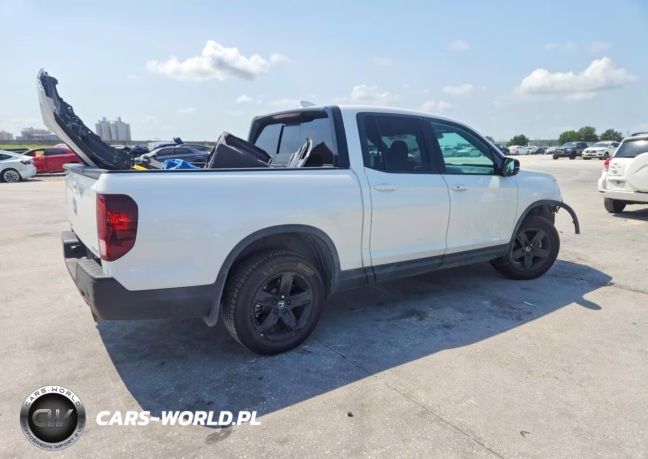 2022 Honda Ridgeline Black Edition VIN:5FPYK3F82NB000819 - 3