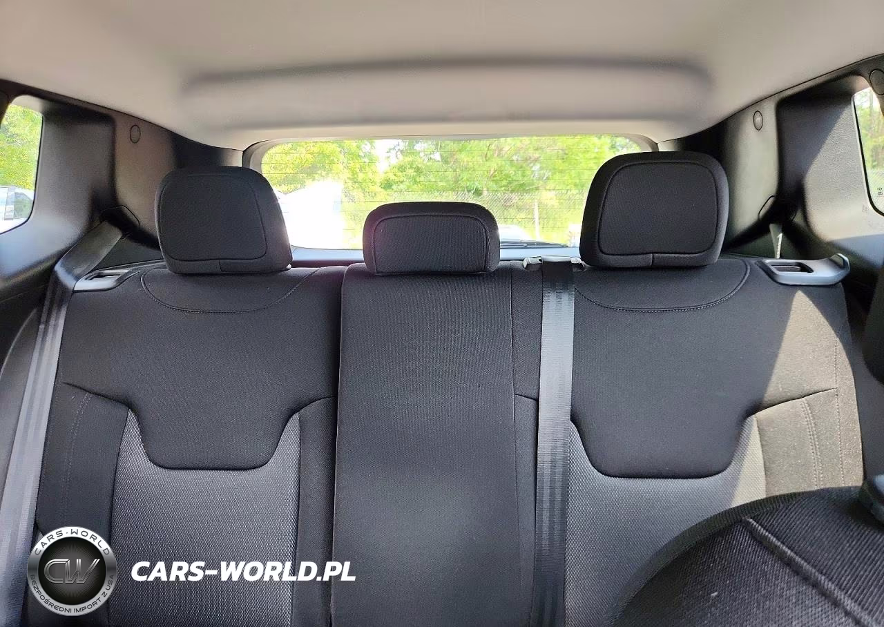 2023 Jeep Renegade Latitude VIN:ZACNJDB10PPP38933 - 10