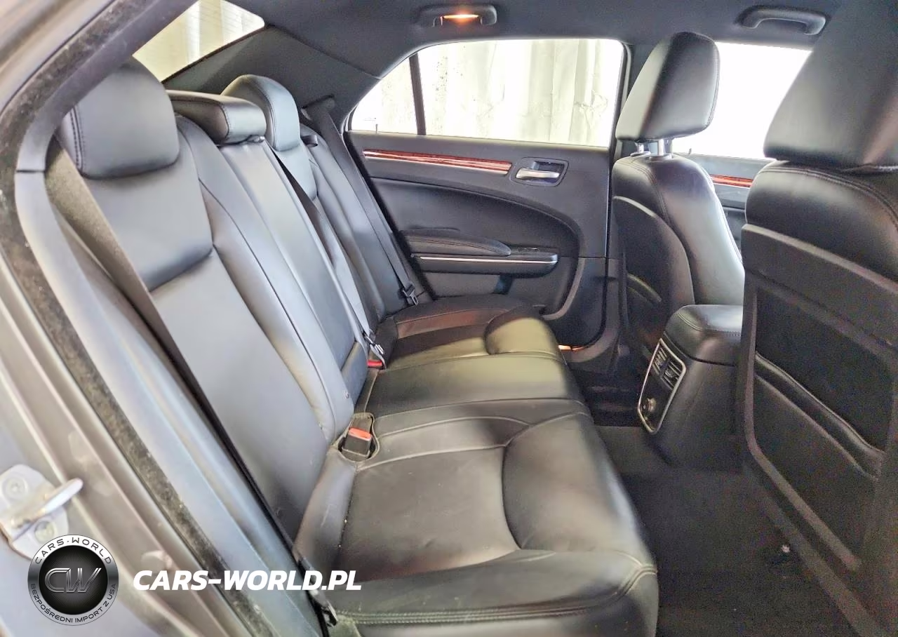 2012 Chrysler 300 Limited VIN:2C3CCAHG0CH314036 - 10