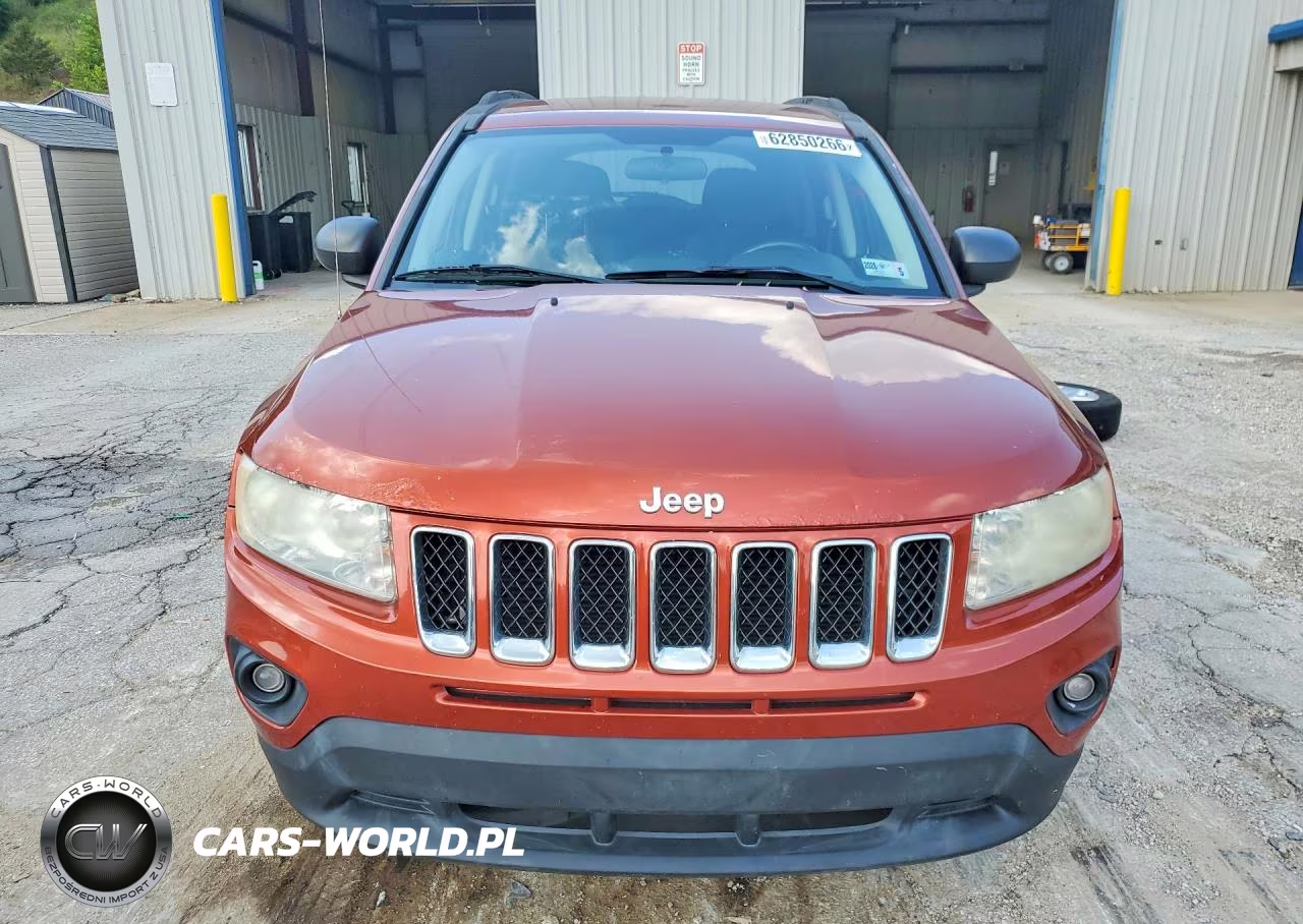 2012 Jeep Compass Latitude VIN:1C4NJDEB9CD675962 - 5