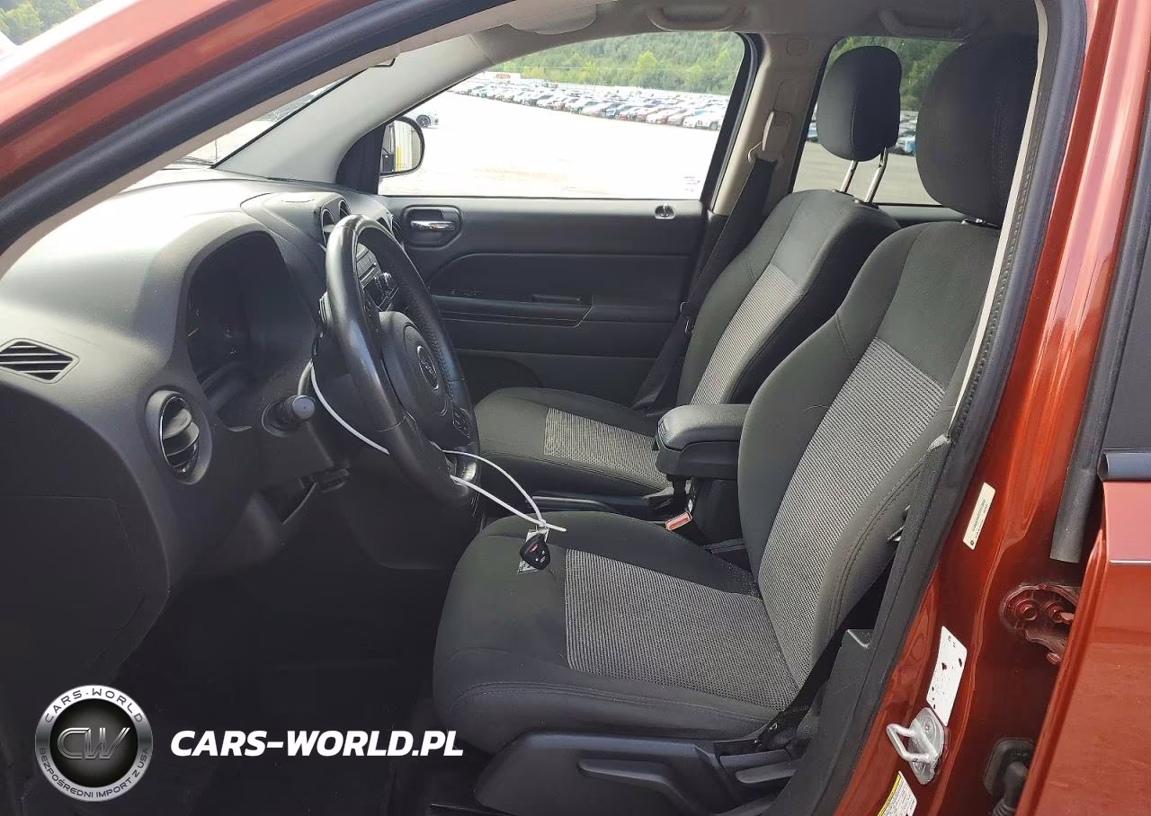 2012 Jeep Compass Latitude VIN:1C4NJDEB9CD675962 - 7