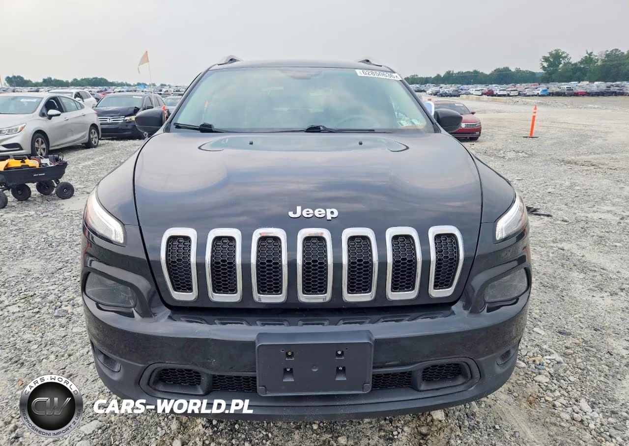 2015 Jeep Cherokee Latitude VIN:1C4PJMCS0FW755462 - 5