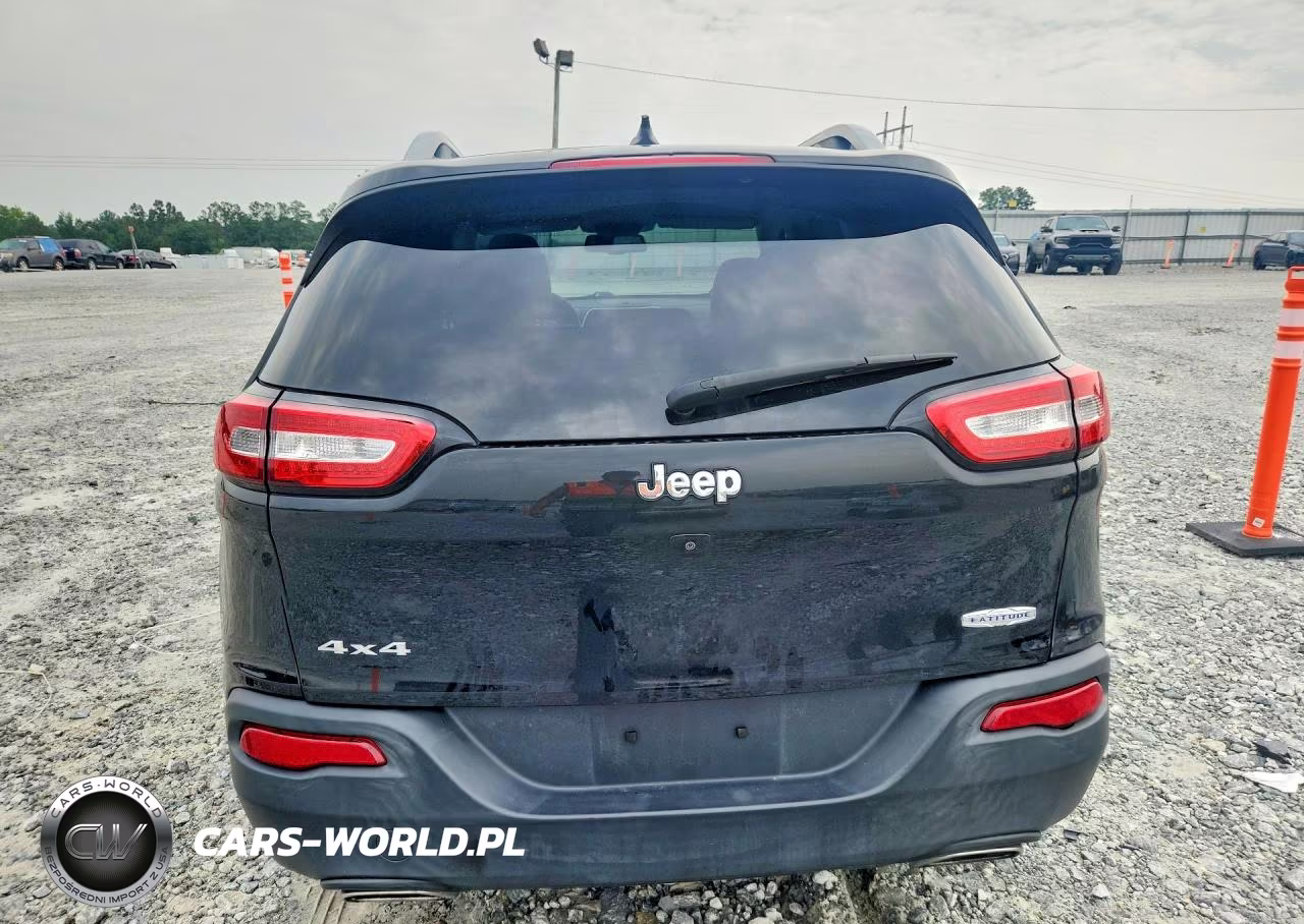 2015 Jeep Cherokee Latitude VIN:1C4PJMCS0FW755462 - 6