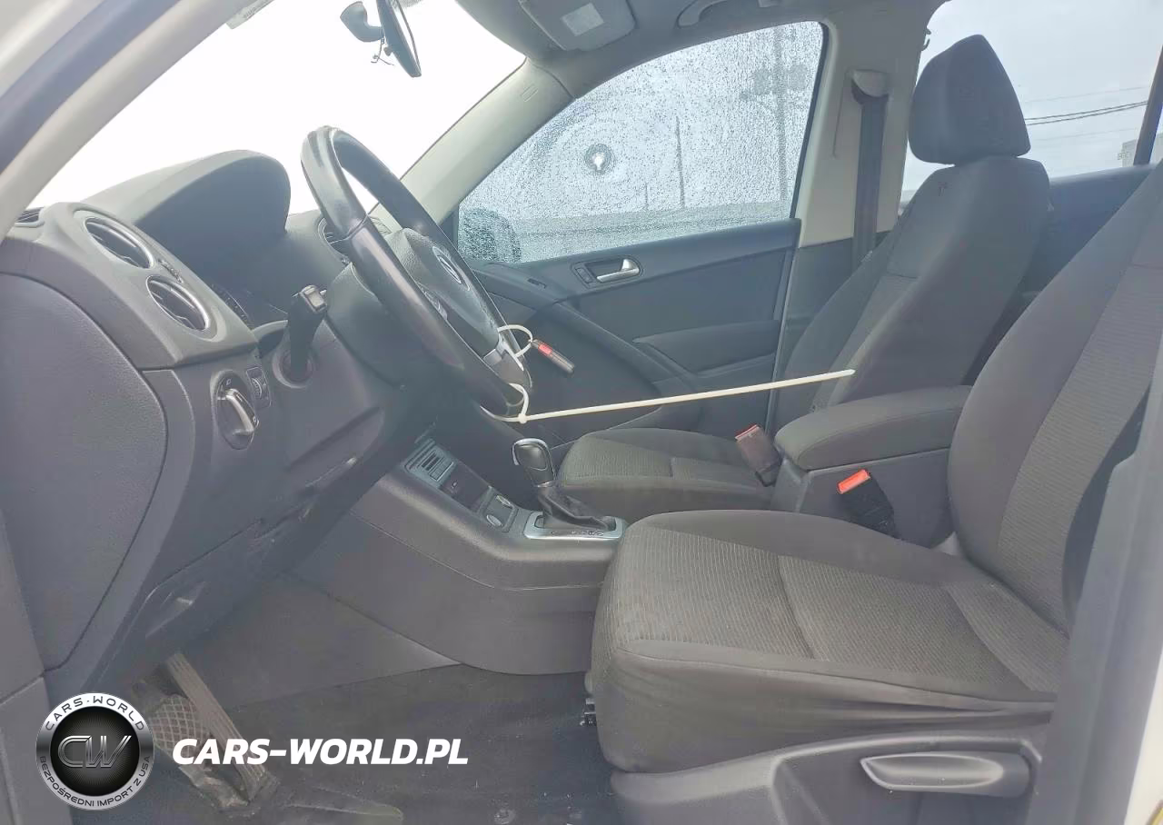 2017 Volkswagen Tiguan S VIN:WVGAV7AX9HK049235 - 7