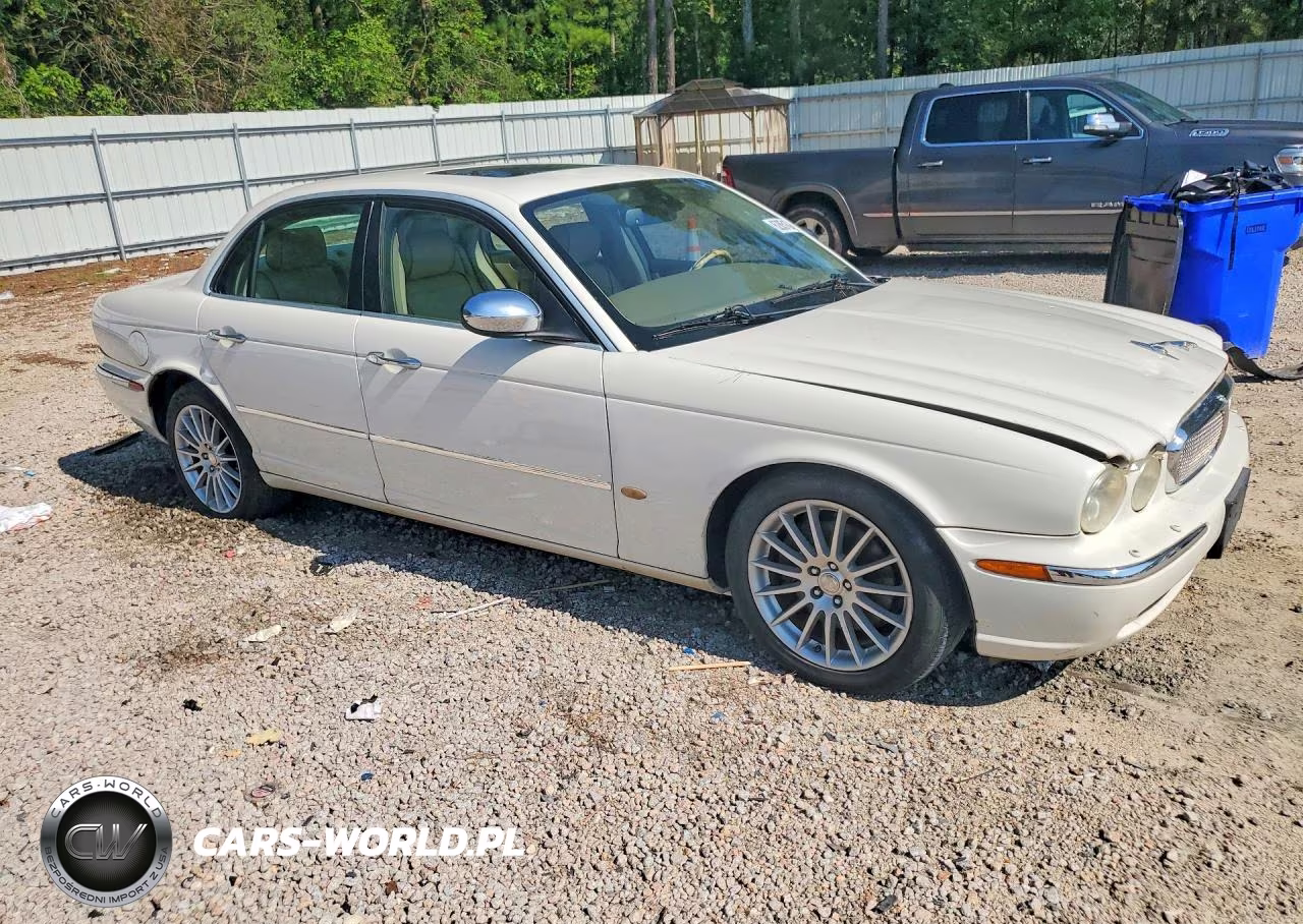 2007 Jaguar Xj8 VIN:SAJWA71B47SH16502 - 4