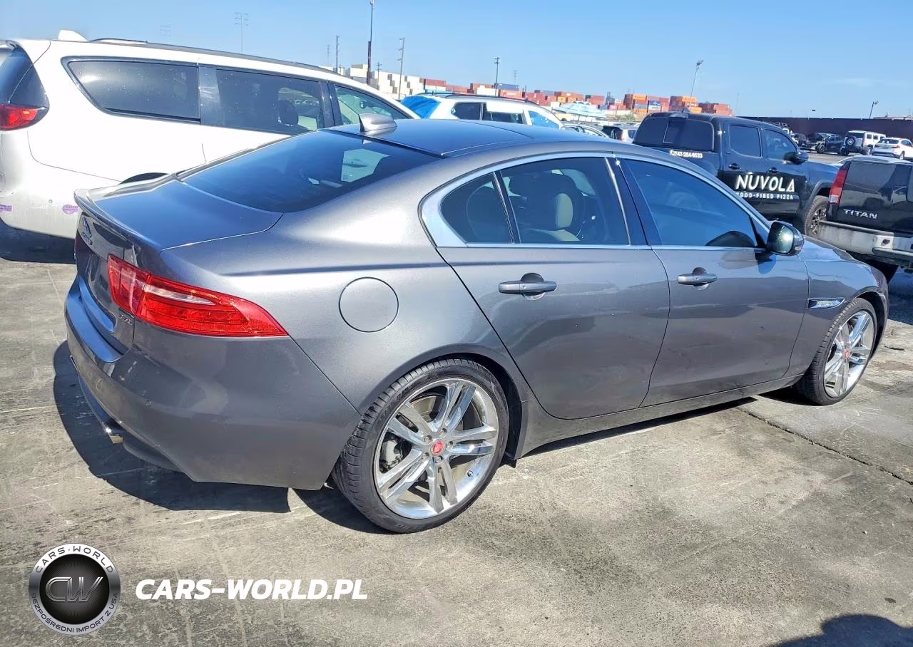 2017 Jaguar Xe Prestige VIN:SAJAE4BV4HA962251 - 3