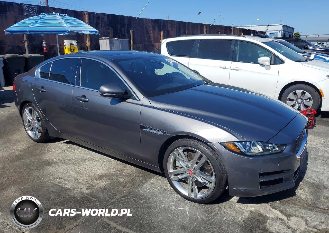 2017 Jaguar Xe Prestige VIN:SAJAE4BV4HA962251 - 4