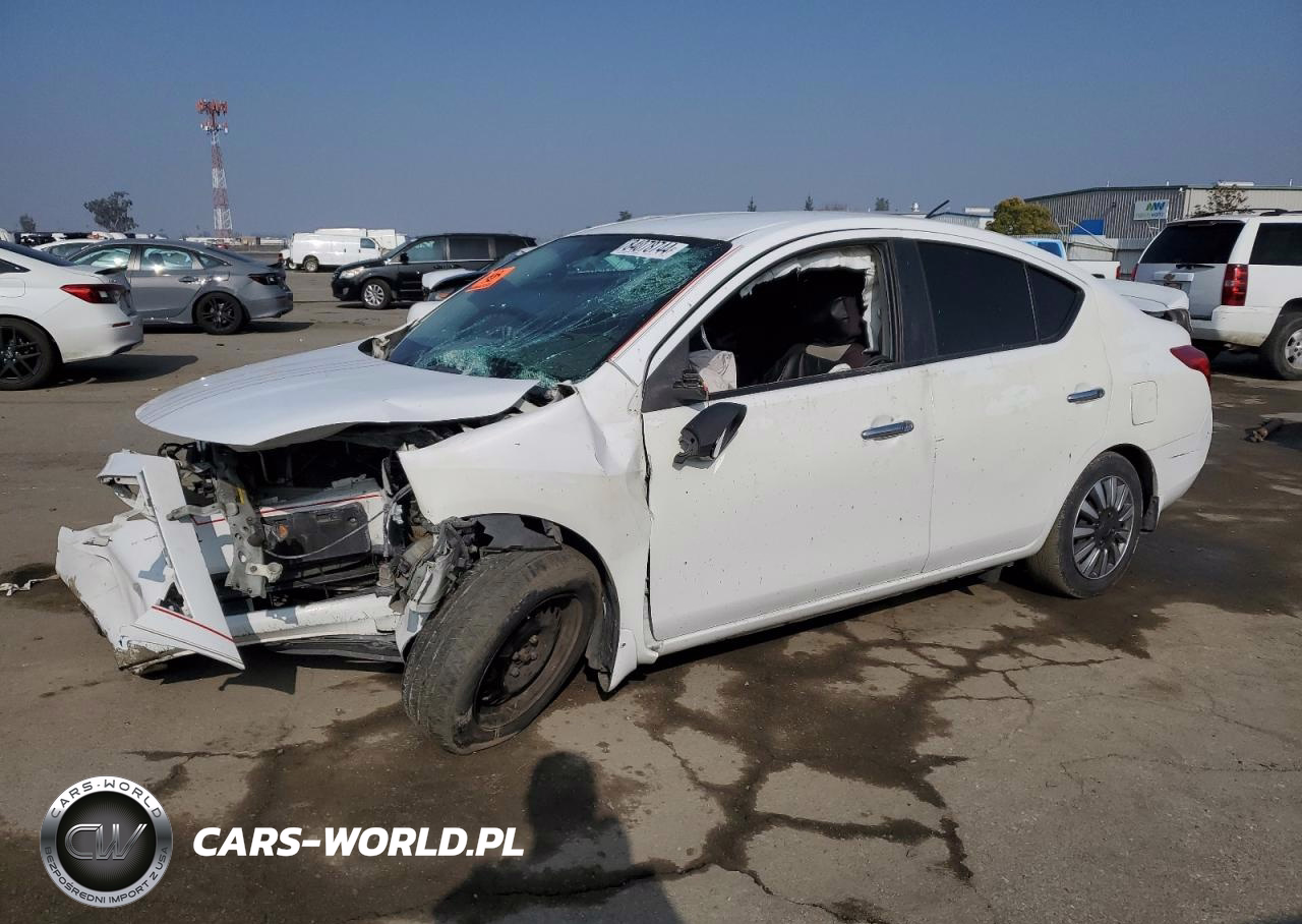 2013 Niss Versa 1.6 S