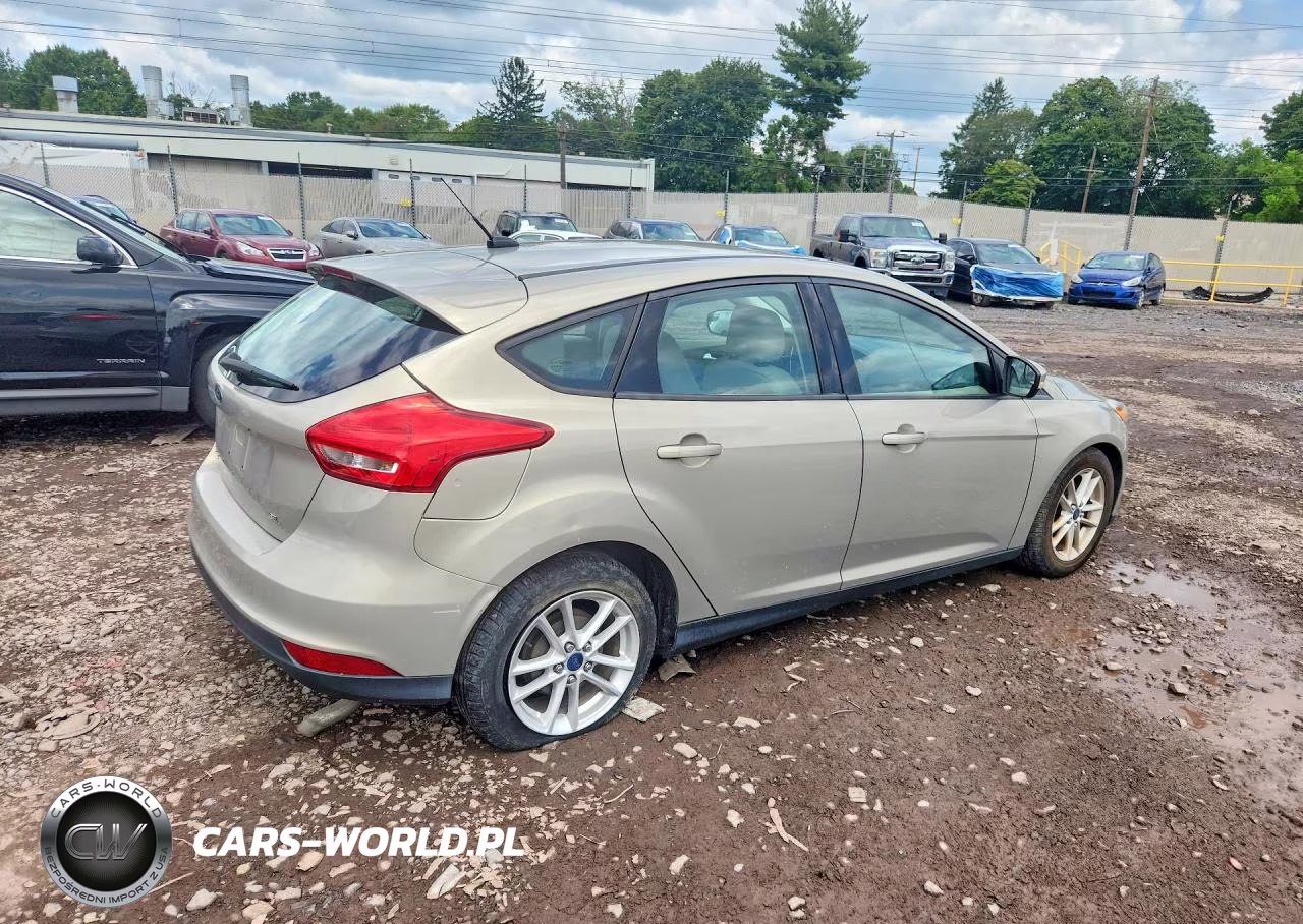 2016 Ford Focus Se VIN:1FADP3K2XGL296379 - 3
