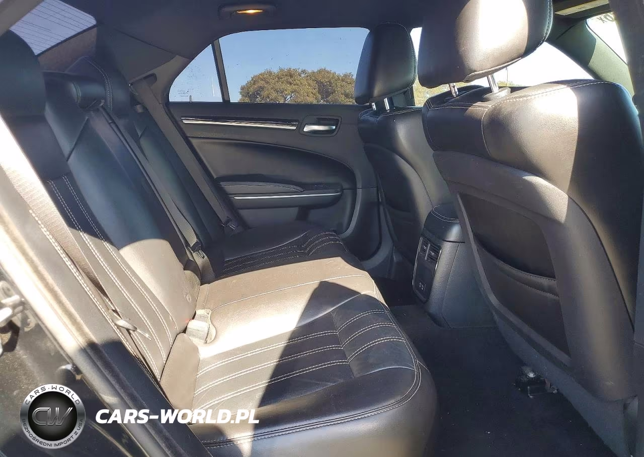 2021 Chrysler 300 S VIN:2C3CCABG4MH529140 - 10
