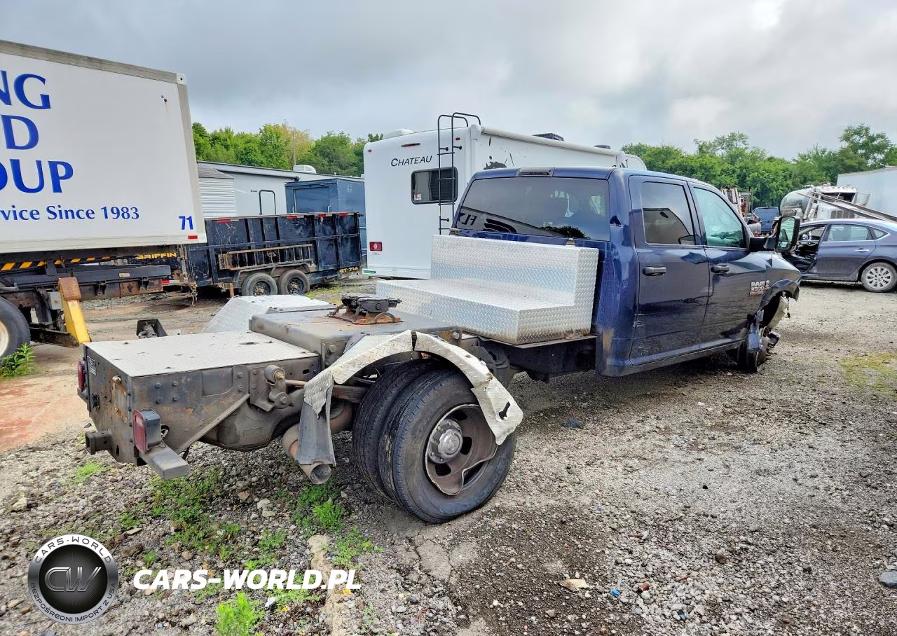 2018 Ram 3500 VIN:3C7WRTCL4JG335981 - 3