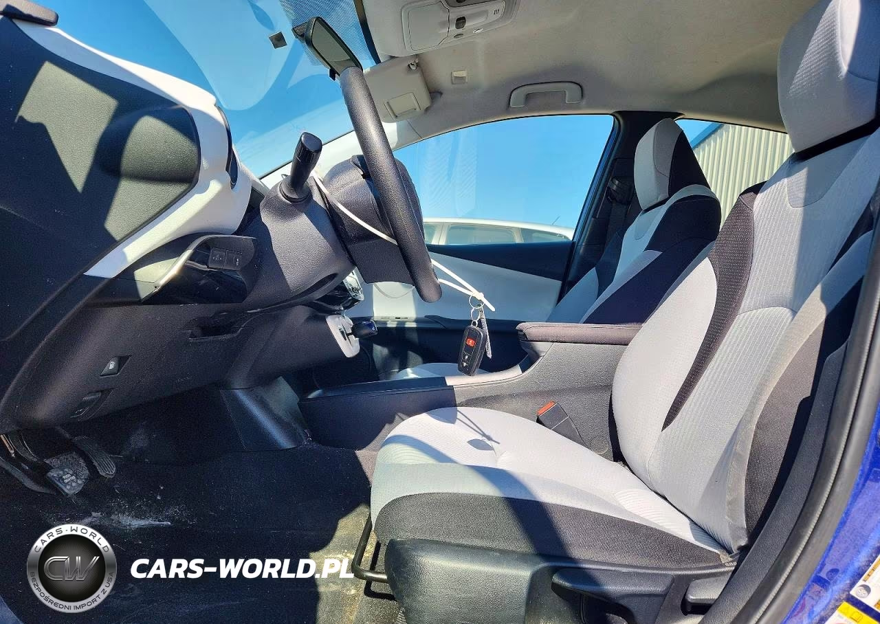 2016 Toyota Prius Two VIN:JTDKBRFUXG3527893 - 7