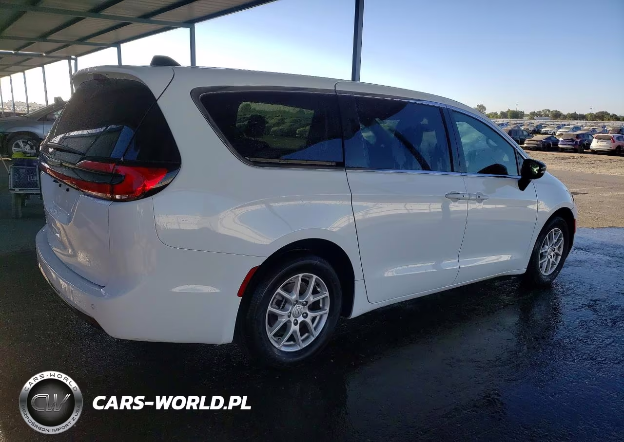 2026 Chrysler Pacifica Select VIN:2C4RC1BG6TR172171 - 3