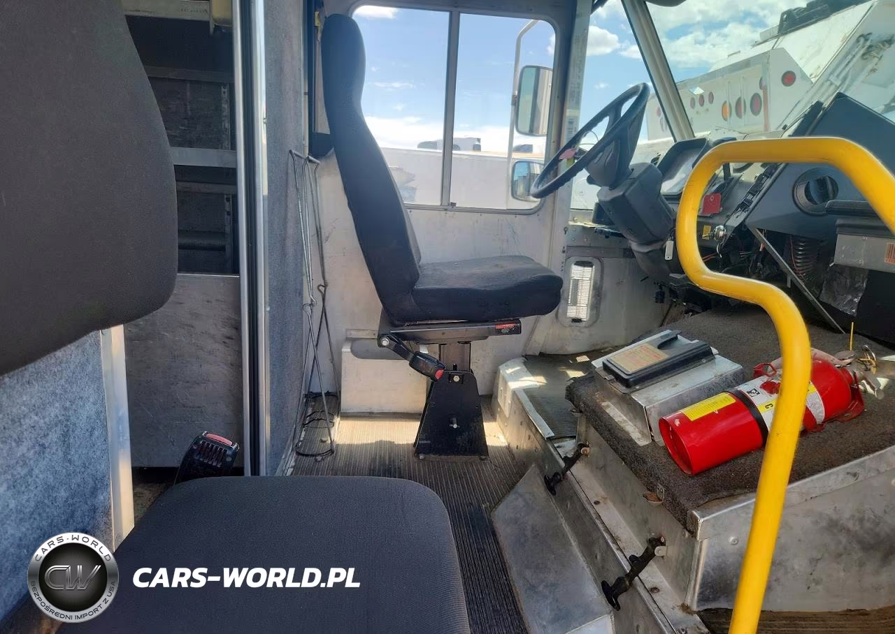 2015 Freightliner Mt45G Chassis Delivery Truck VIN:4UZAC1DV3FCGX4544 - 7