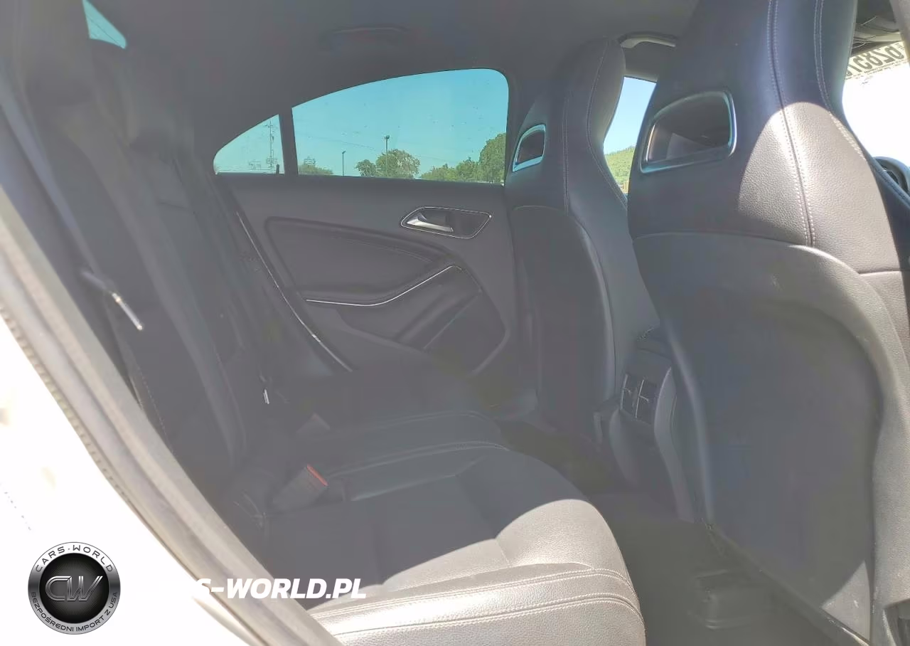 2018 Mercedes-Benz Cla 250 VIN:WDDSJ4EB1JN577685 - 10