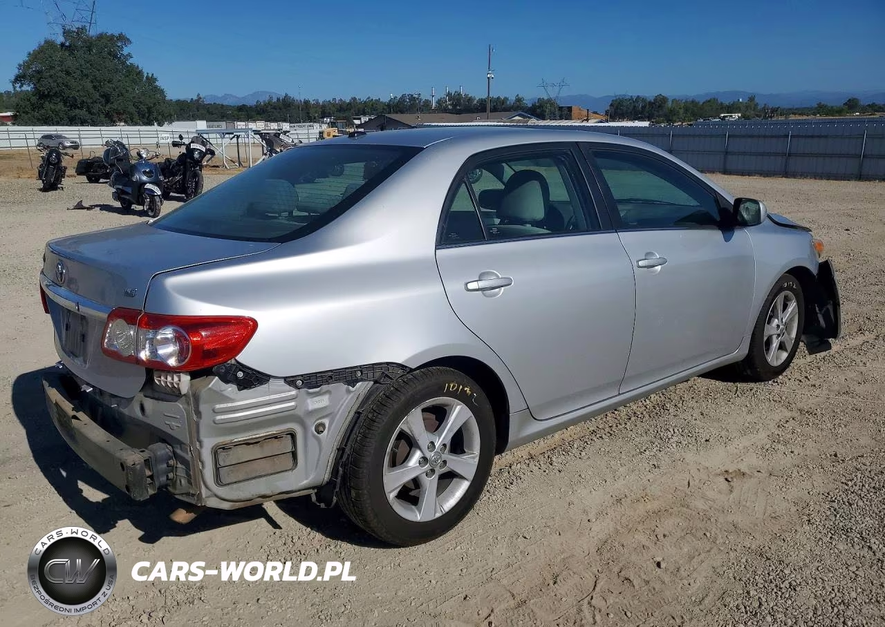 2013 Toyota Corolla Le VIN:5YFBU4EE8DP182440 - 3