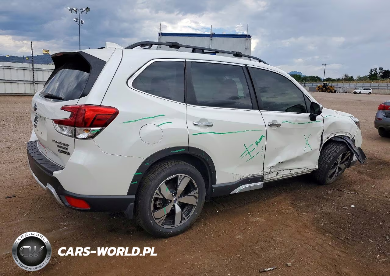 2019 Subaru Forester Touring VIN:JF2SKAWC4KH512666 - 3