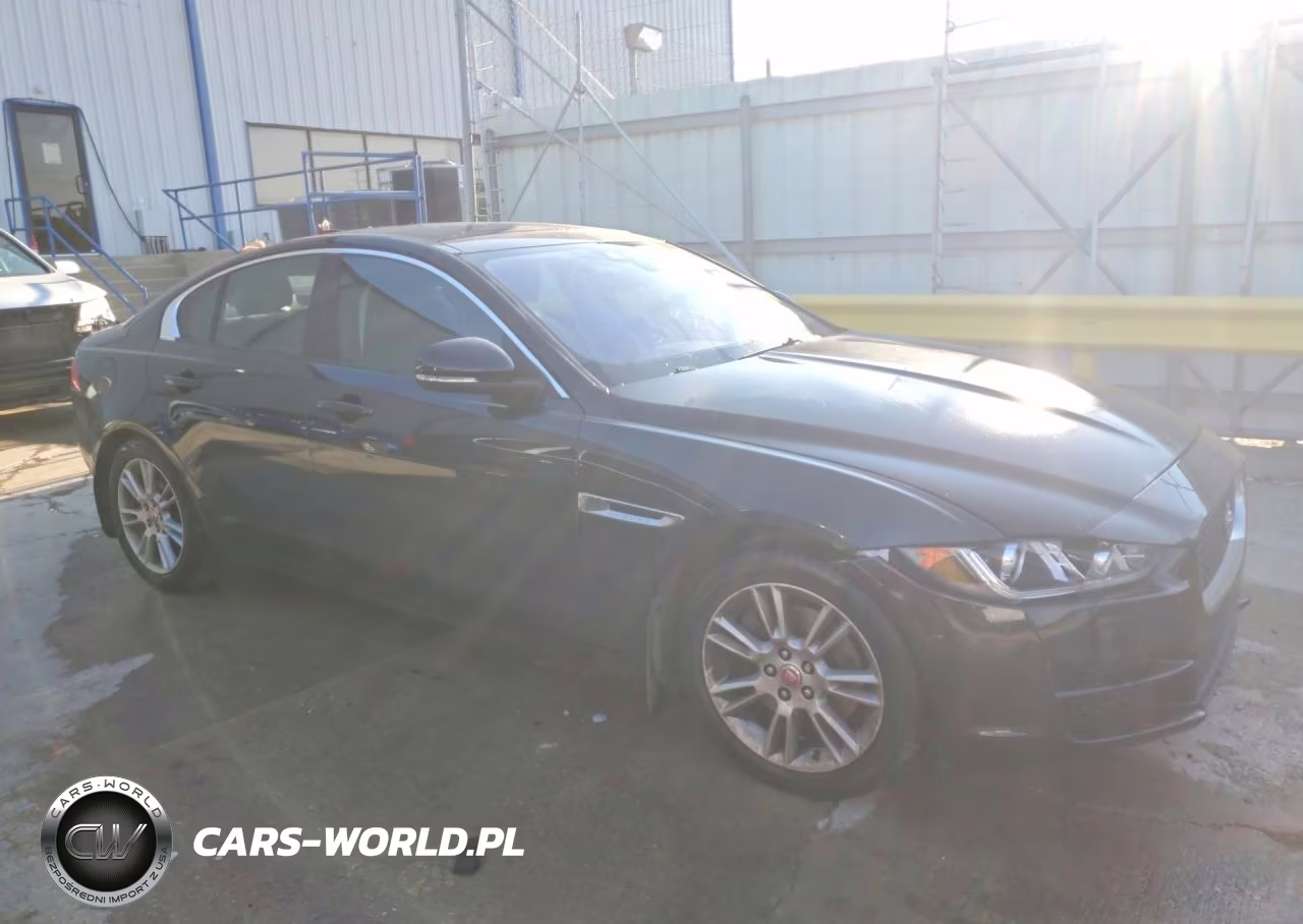 2017 Jaguar Xe Premium VIN:SAJAD4BN8HA952227 - 4