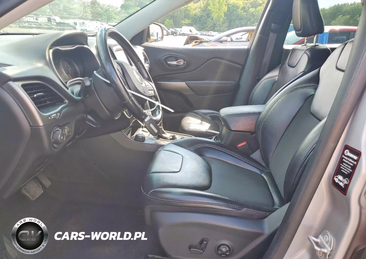 2020 Jeep Cherokee Latitude Plus VIN:1C4PJMLB5LD548699 - 7