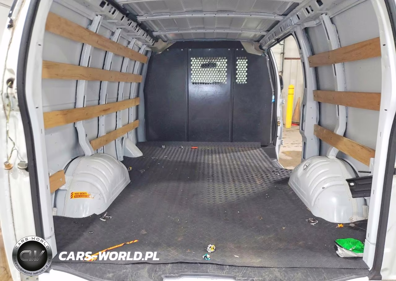 2025 Chevrolet Express 2500 Cargo Delivery Van VIN:1GCWGAFP1S1159798 - 10
