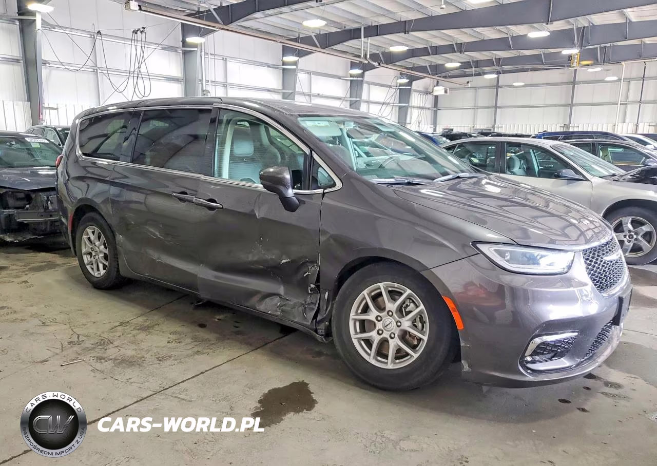 2023 Chrysler Pacifica Touring L VIN:2C4RC1BG8PR533003 - 4