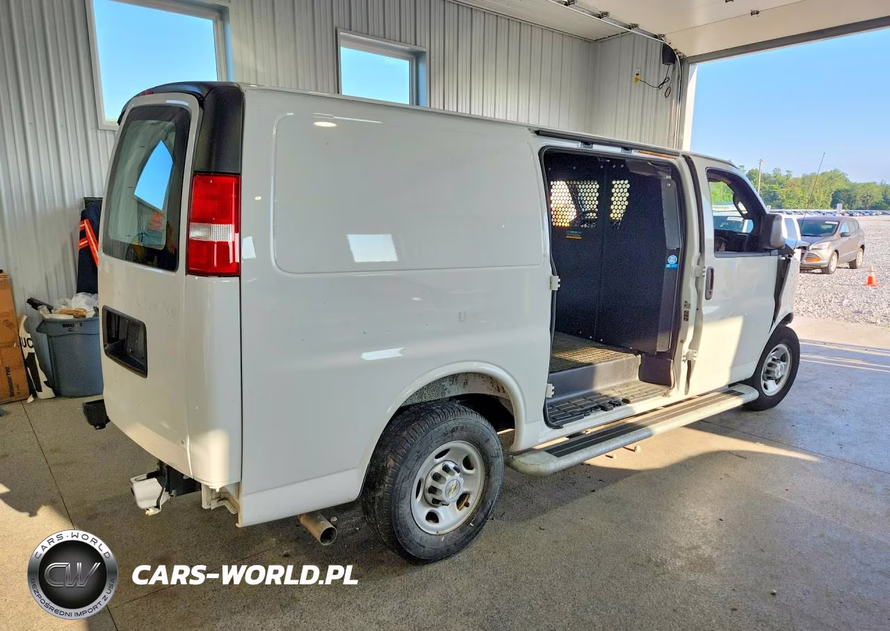 2025 Chevrolet Express G2500 VIN:1GCWGAFP2S1160202 - 3