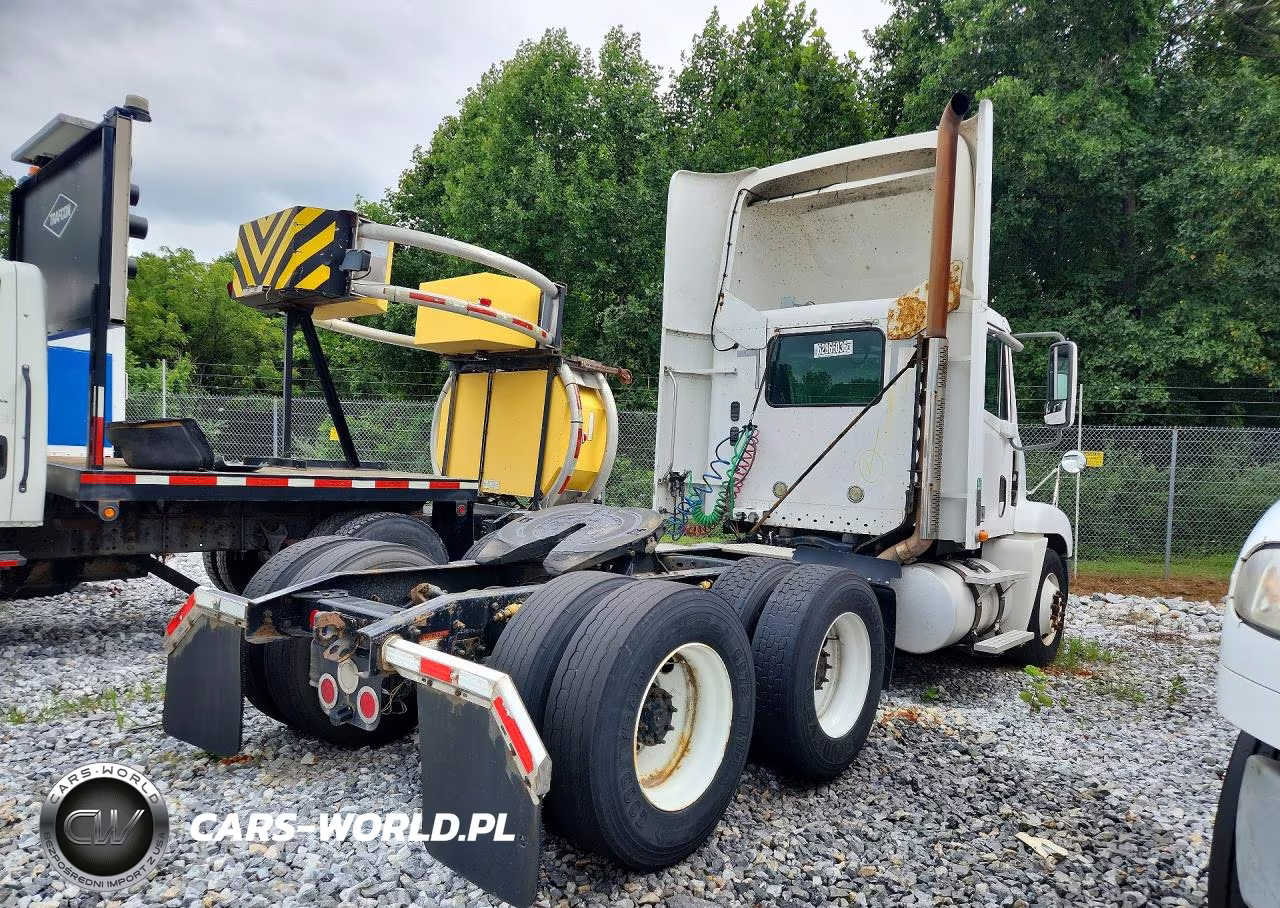 2009 Freightliner Conventional St120 VIN:1FUJBBCK89LAF5242 - 3