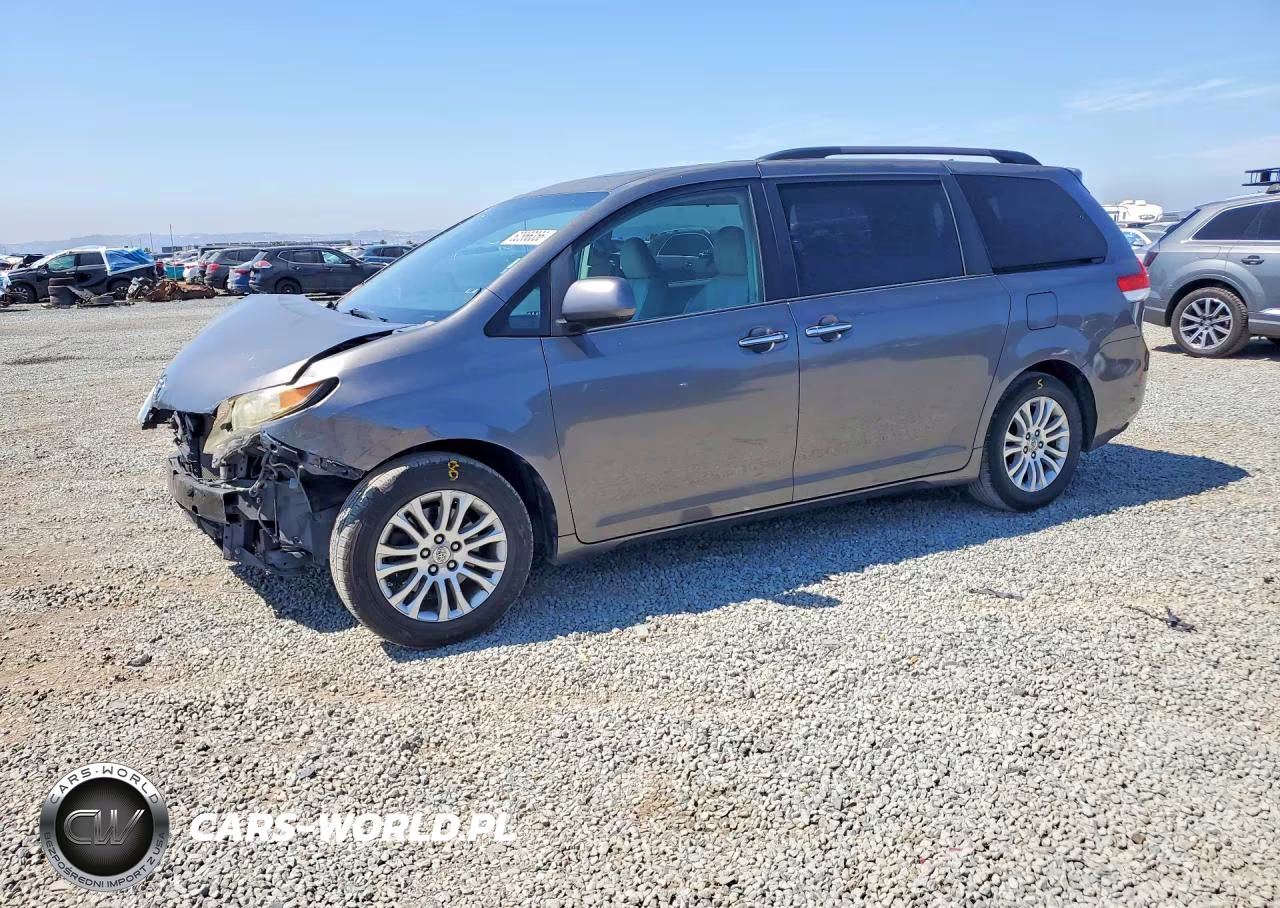 2011 Toyota Sienna Xle 8-Passenger – zdjęcie 1 z 13