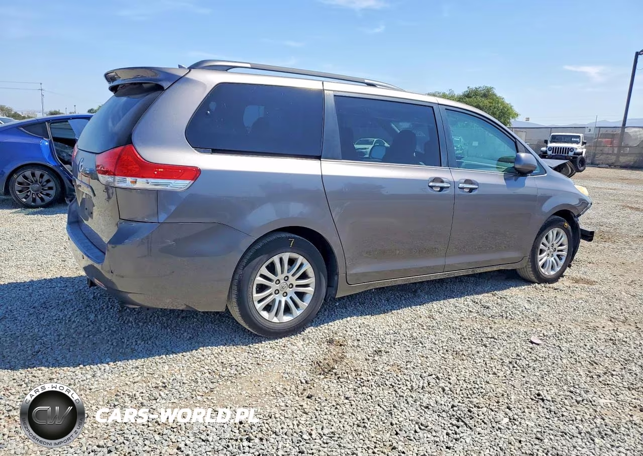 2011 Toyota Sienna Xle 8-Passenger VIN:5TDYK3DC7BS085860 - 3