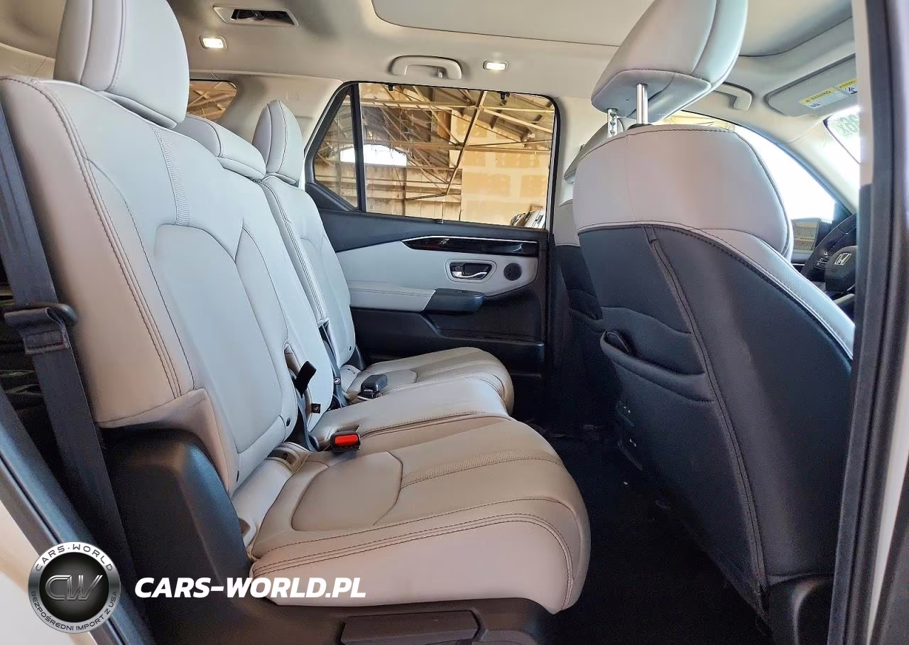 2025 Honda Pilot Touring VIN:5FNYG1H79SB167077 - 11