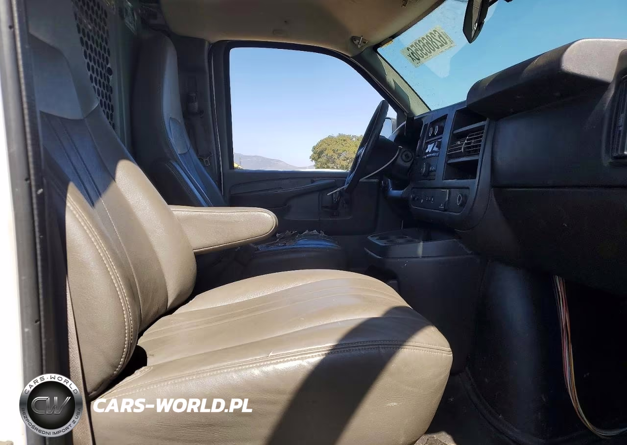 2015 Chevrolet Express G2500 VIN:1GCWGGFF3F1107928 - 11