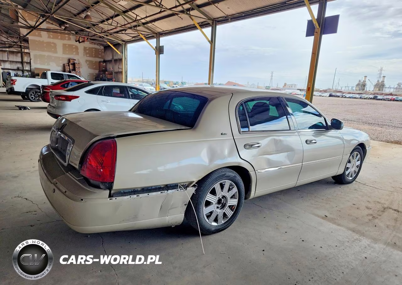 2003 Lincoln Town Car Cartier VIN:1LNHM83W23Y651217 - 3