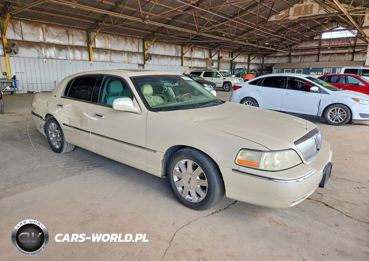 2003 Lincoln Town Car Cartier VIN:1LNHM83W23Y651217 - 4