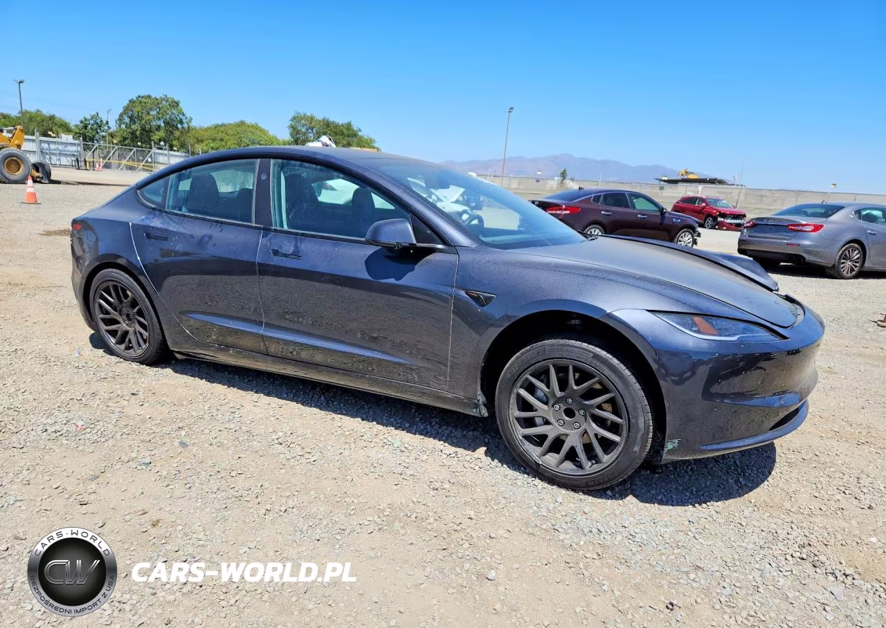 2025 Tesla Model 3 VIN:5YJ3E1EA6SF900945 - 4