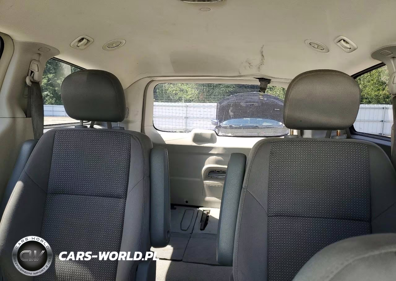 2011 Volkswagen Routan S VIN:2V4RW4DG8BR714784 - 10