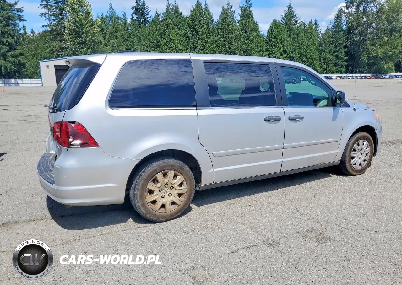 2011 Volkswagen Routan S VIN:2V4RW4DG8BR714784 - 3
