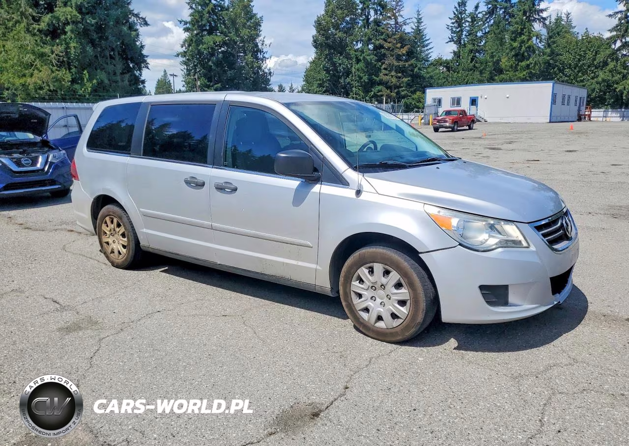 2011 Volkswagen Routan S VIN:2V4RW4DG8BR714784 - 4