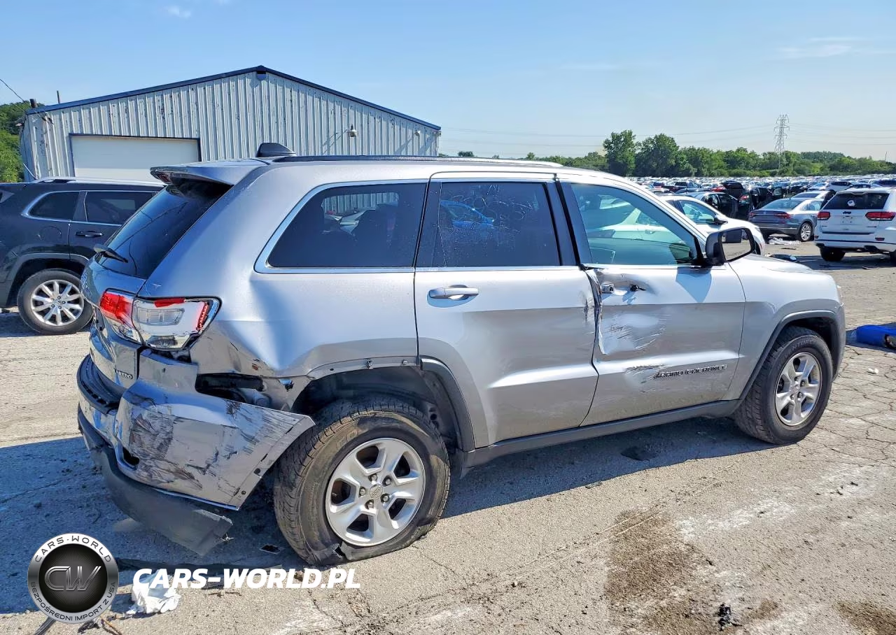 2017 Jeep Grand Cherokee Laredo VIN:1C4RJFAG4HC773048 - 3
