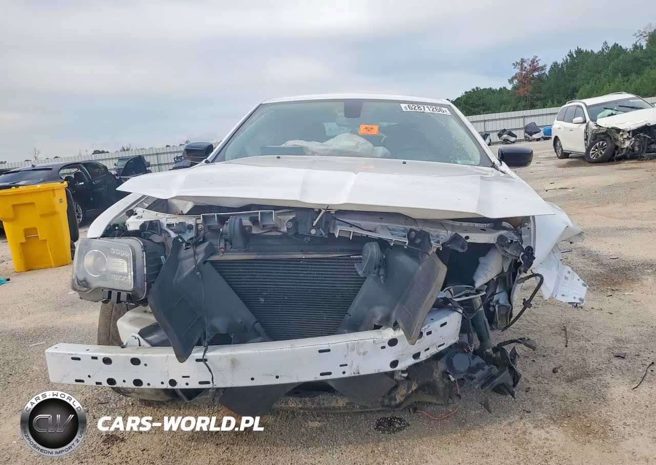2023 Chrysler 300 Touring VIN:2C3CCAAGXPH706554 - 5
