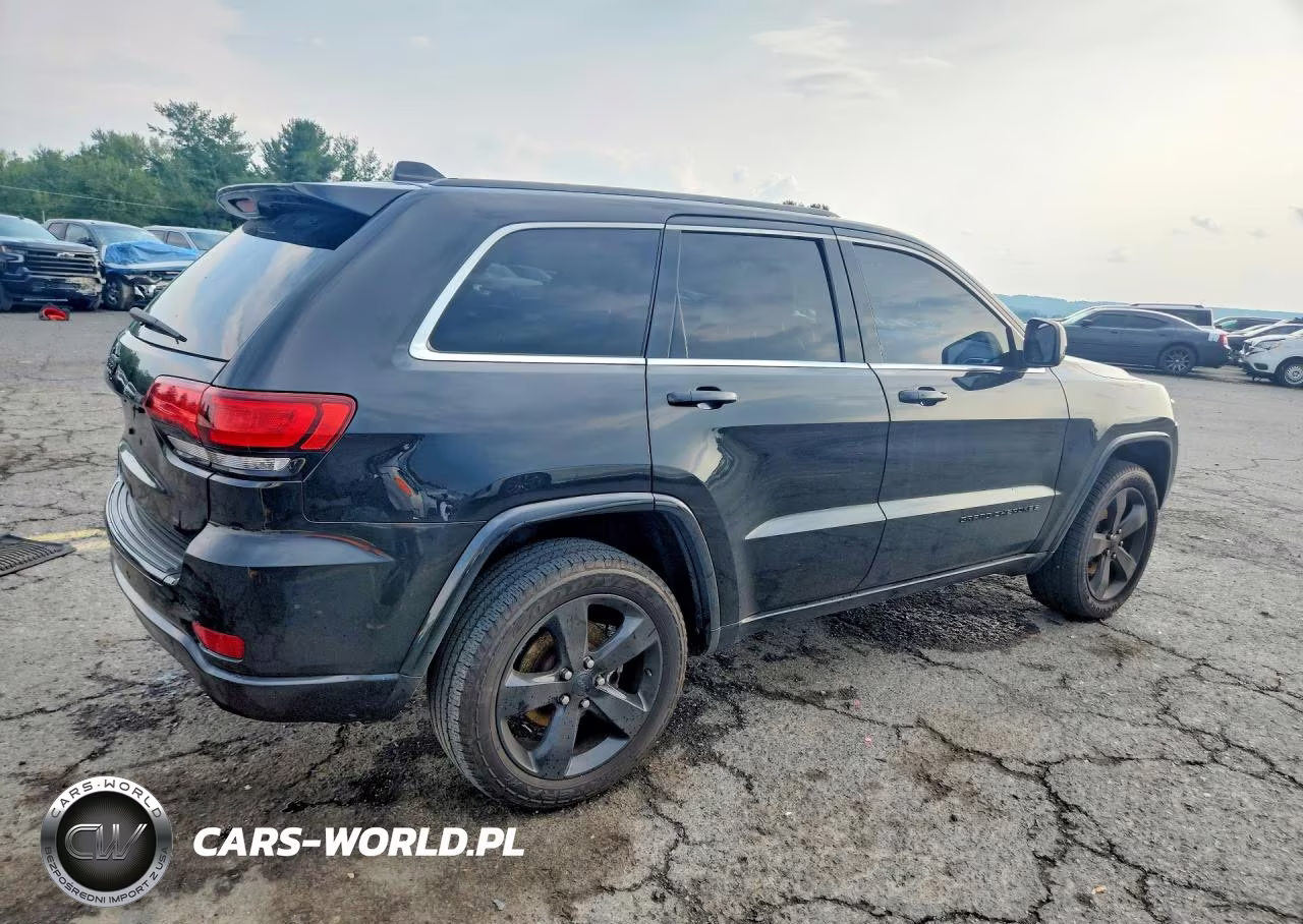 2015 Jeep Grand Cherokee Laredo VIN:1C4RJFAG0FC877100 - 3
