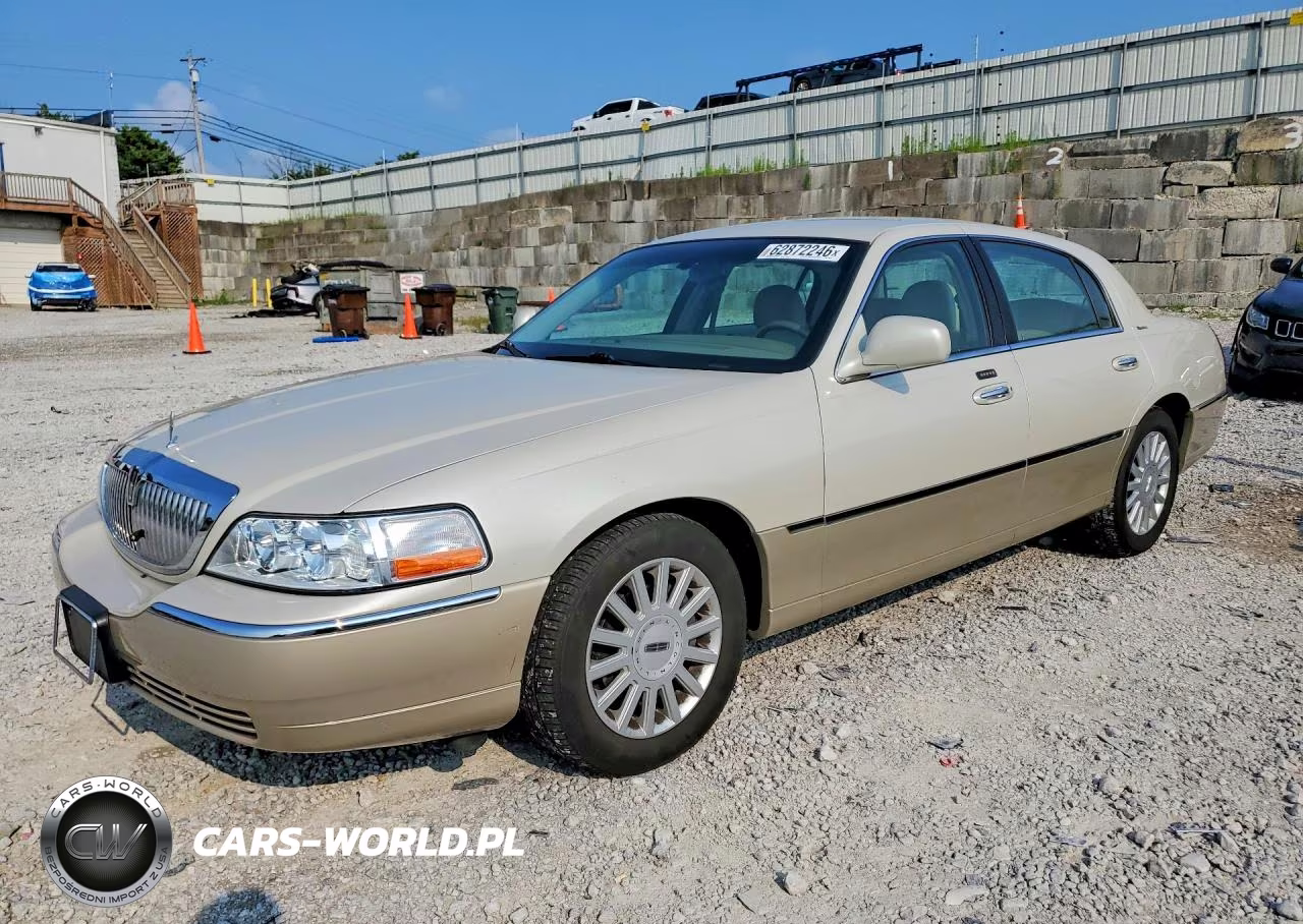 2005 Lincoln Town Car Signature