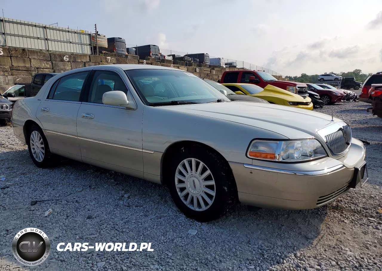 2005 Lincoln Town Car Signature VIN:1LNHM81W05Y636477 - 4