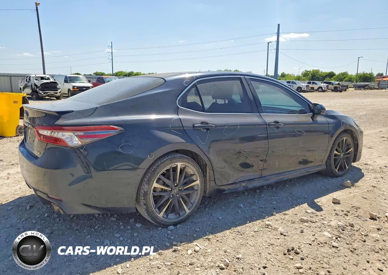 2018 Toyota Camry Xse VIN:4T1B61HK8JU631376 - 3