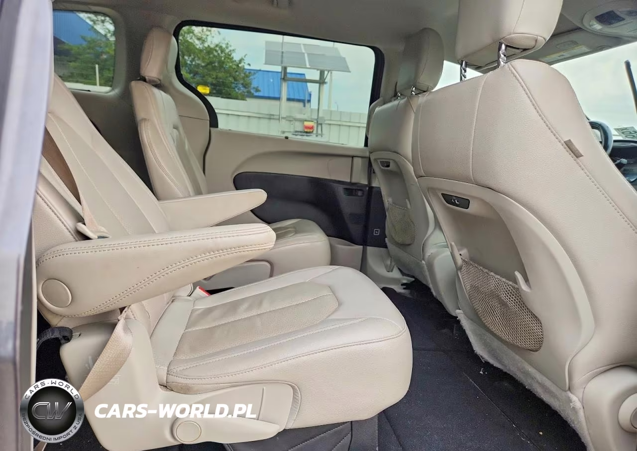 2021 Chrysler Pacifica Touring L VIN:2C4RC1BG5MR600748 - 10